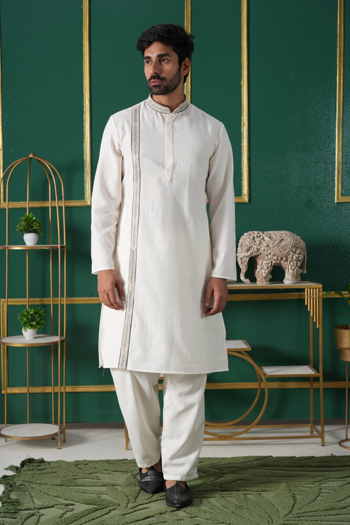 Men's White Embroidered Kurta