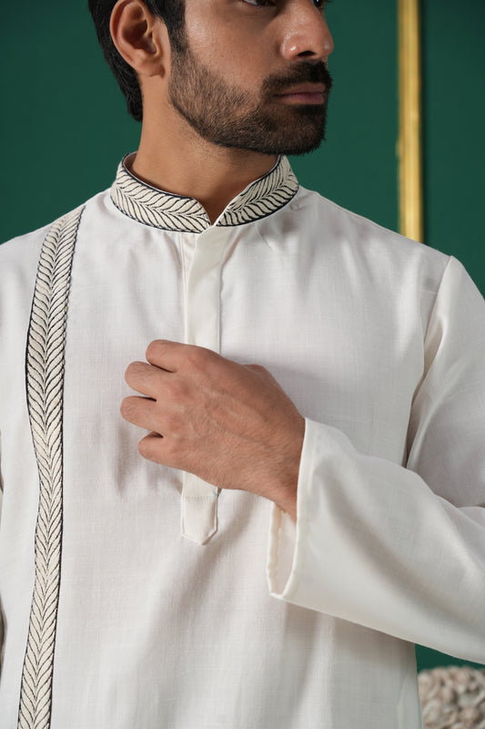 Men's White Embroidered Kurta